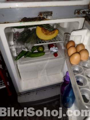 WALTON REFRIGERATOR